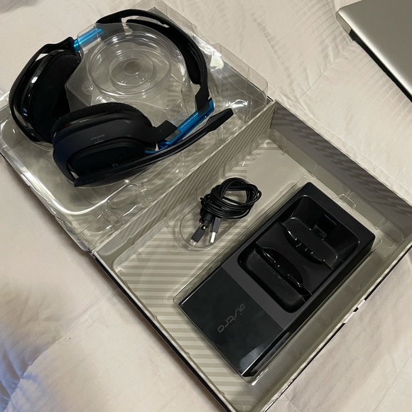 Astro A50 PS4/PS5 wireless headset - Picture 2 of 5